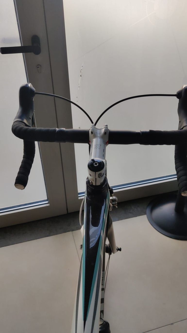 Used Bianchi 928 Carbon C2C (2009) 2009 Road & Gravel — image 8 of 9