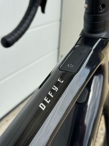 Giant Defy Advanced E+ Elite 1 2025 2025 Road & Gravel d'occasion — image 9 sur 17