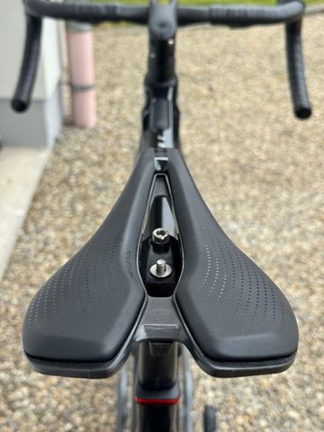 Giant Defy Advanced E+ Elite 1 2025 2025 Road & Gravel d'occasion — image 13 sur 17