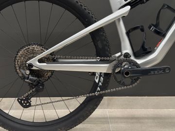 Gebrauchtes Canyon Lux Trail CF 7 2024 2024 Mountainbike, Hellgrau, 29 — Bild 3 von 8