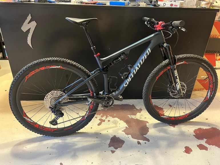 Used Specialized Epic Shimano SLX 2021 Mountainbike, Blue, 29 — image 10 of 12