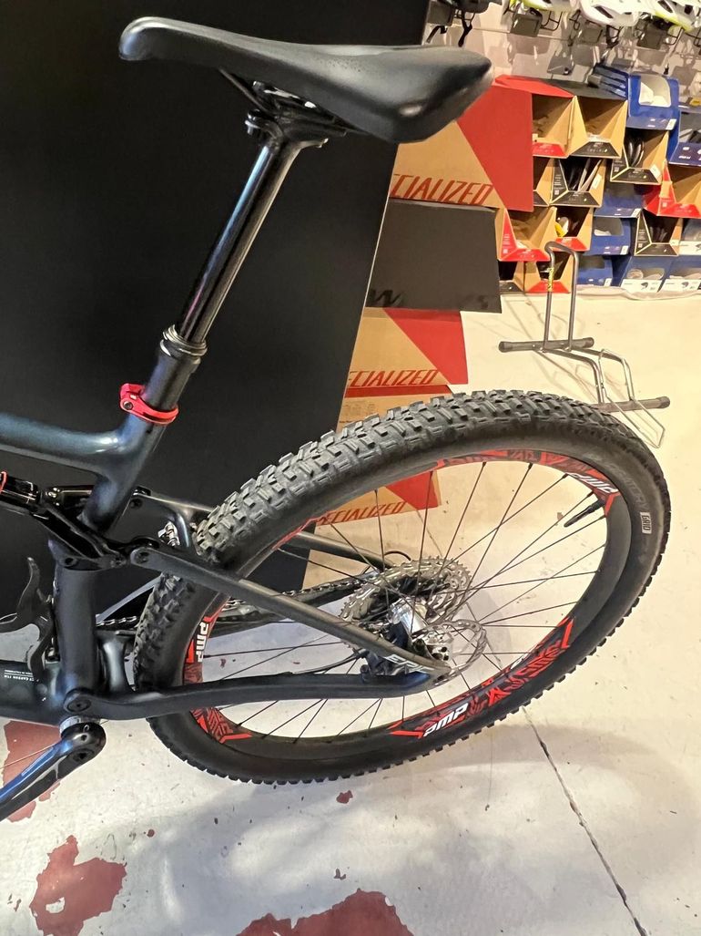 Used Specialized Epic Shimano SLX 2021 Mountainbike, Blue, 29 — image 7 of 12