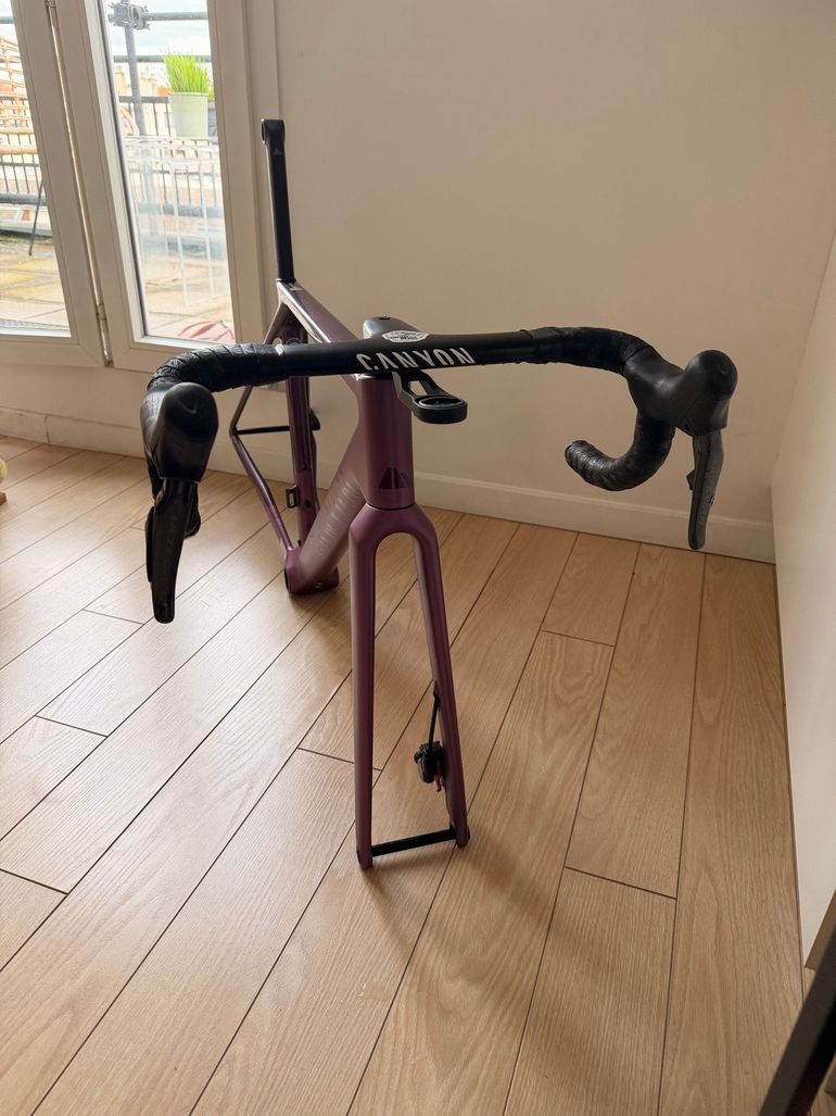 Used Canyon Ultimate CF SLX 8 Di2 2023 Frameset 2023 Road & Gravel — image 9 of 9