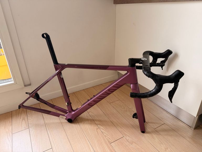 Used Canyon Ultimate CF SLX 8 Di2 2023 Frameset 2023 Road & Gravel — image 1 of 9