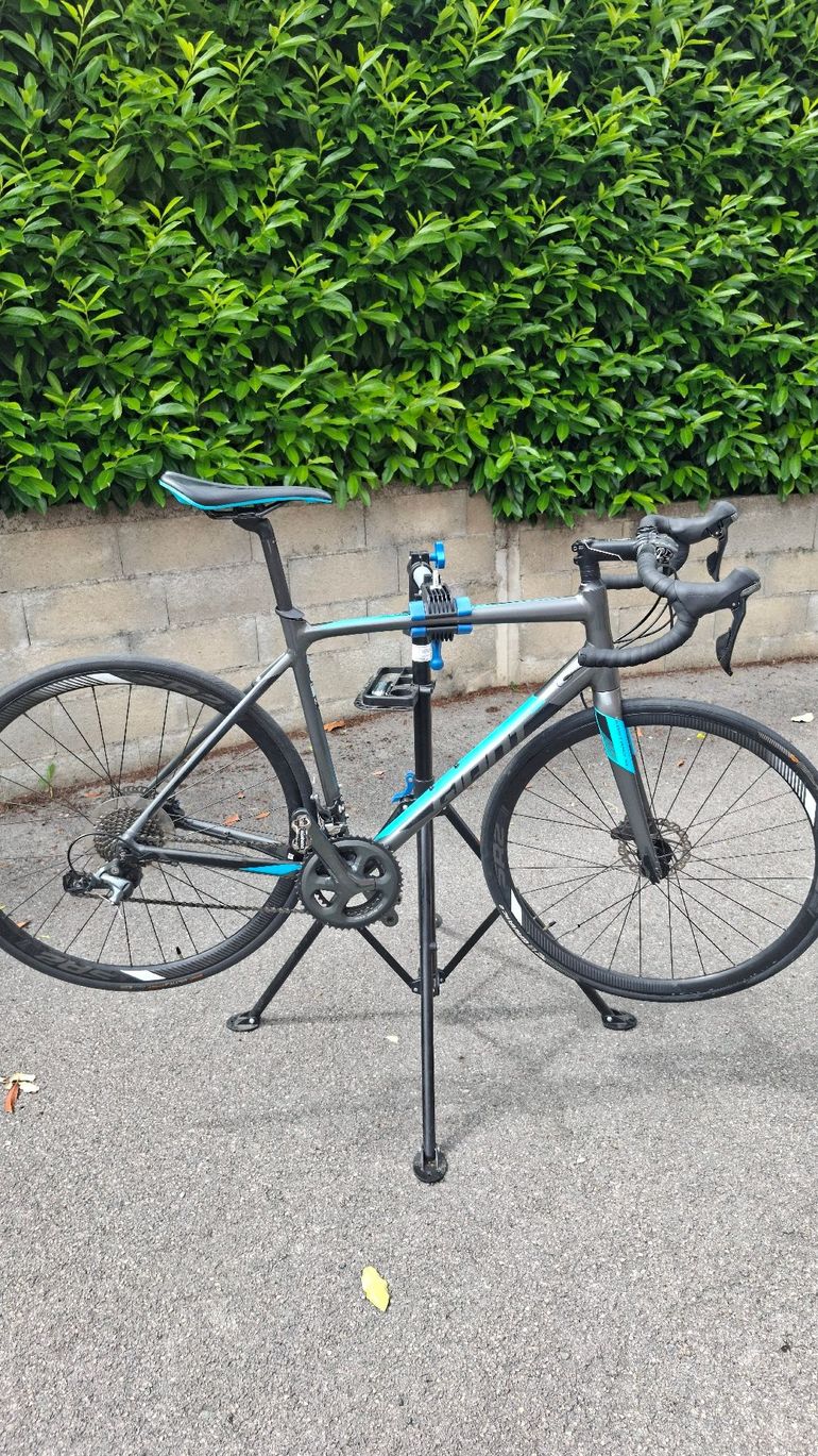 Used Giant Contend SL 2 Disc 2018 2018 Road & Gravel, Black — image 1 of 8