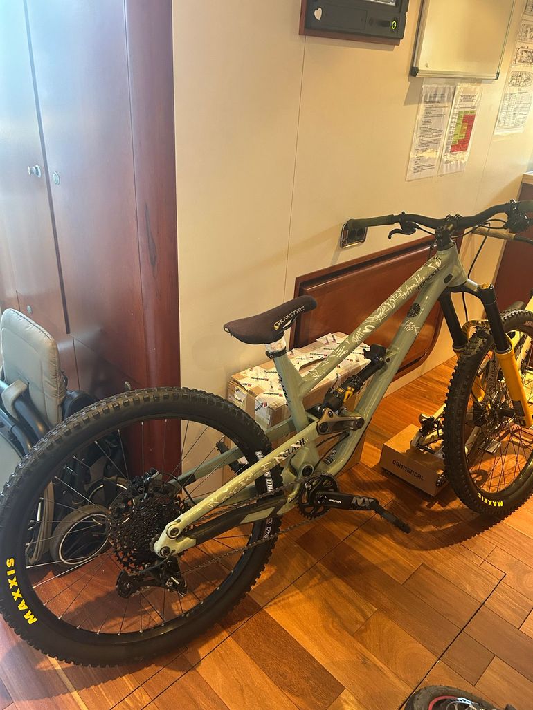 Used Commencal CLASH RIDE NEW ROCKSHOX 2024 2024 Mountainbike, Grün, 27.5 — image 1 of 6