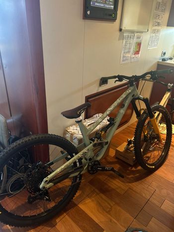 Used Commencal CLASH RIDE NEW ROCKSHOX 2024 2024 Mountainbike, Grün, 27.5 — image 2 of 6