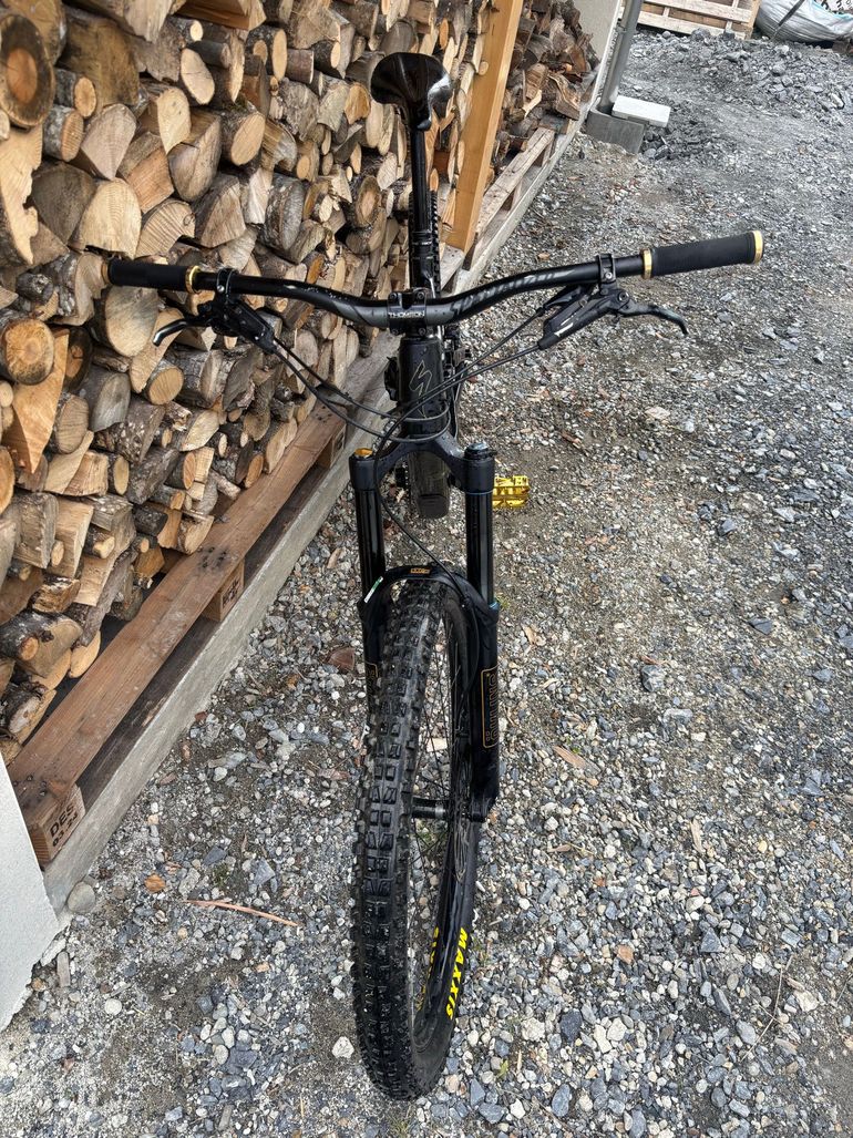 Used Specialized Enduro Coil 29/6Fattie 2019 2019 Mountainbike — image 2 of 11