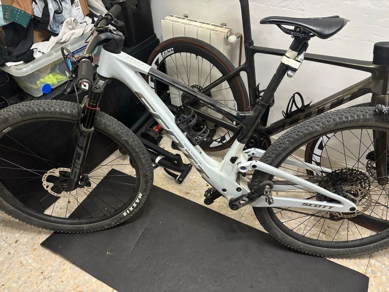 Used Scott Spark RC Team 2025 2025 Mountainbike, White, 29 — image 2 of 4