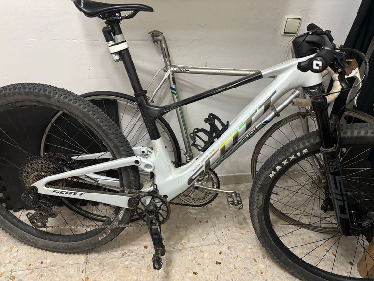 Used Scott Spark RC Team 2025 2025 Mountainbike, White, 29 — image 1 of 4