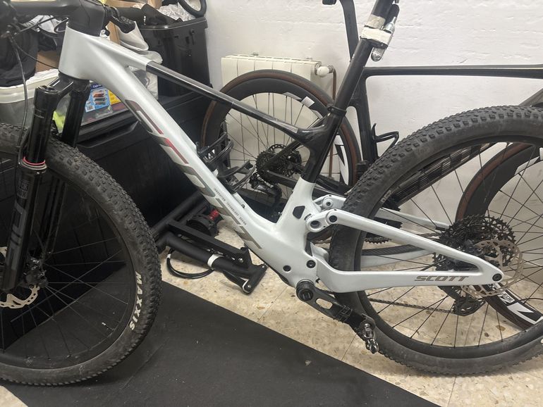 Used Scott Spark RC Team 2025 2025 Mountainbike, White, 29 — image 5 of 6