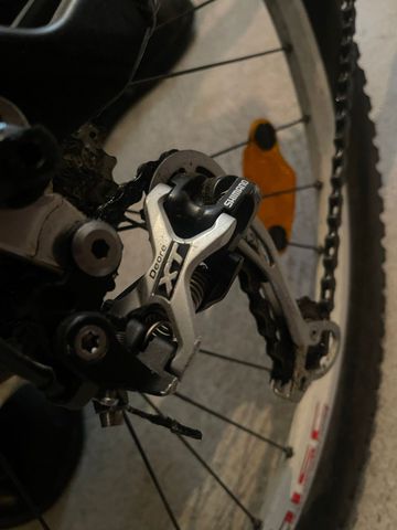 Used Lee Cougan Rampage Shimano Deore XT 2012 Mountainbike, Red — image 9 of 9