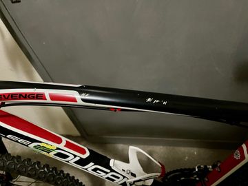 Used Lee Cougan Rampage Shimano Deore XT 2012 Mountainbike, Red — image 3 of 9