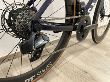 Used Canyon Aeroad CF SL Disc 8.0 ETAP 2020 2020 Road & Gravel — image 7 of 8