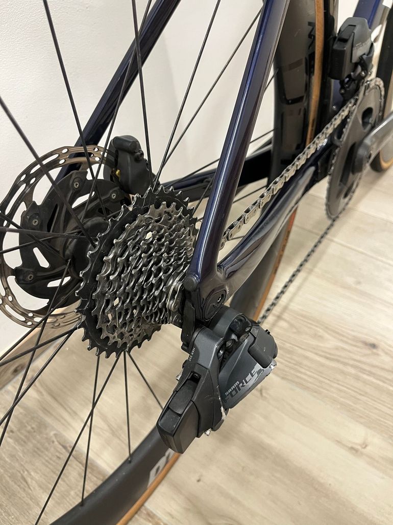 Used Canyon Aeroad CF SL Disc 8.0 ETAP 2020 2020 Road & Gravel — image 6 of 8