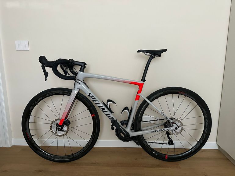Used Specialized Tarmac Disc Comp 2020 2020 Road & Gravel, Grigio chiaro — image 2 of 5