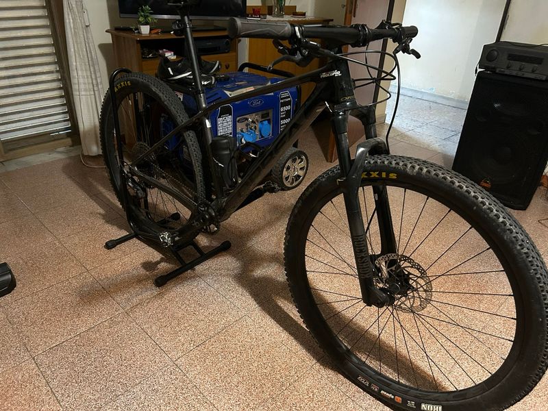 Gebrauchtes Orbea ALMA M50 2022 2022 Mountainbike, Hellgrau, 29 — Bild 1 von 13