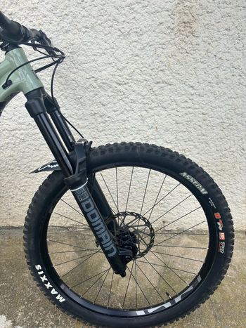 Used Commencal CLASH ORIGIN + RAGEI 2022 2022 Mountainbike, Grün, 27.5 — image 7 of 8