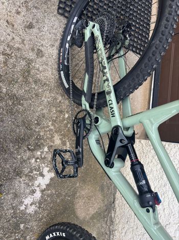 Used Commencal CLASH ORIGIN + RAGEI 2022 2022 Mountainbike, Grün, 27.5 — image 5 of 8