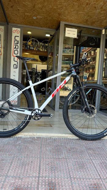 Used BH ULTIMATE RC 7.7 2022 2022 Mountainbike, White, 29 — image 2 of 14
