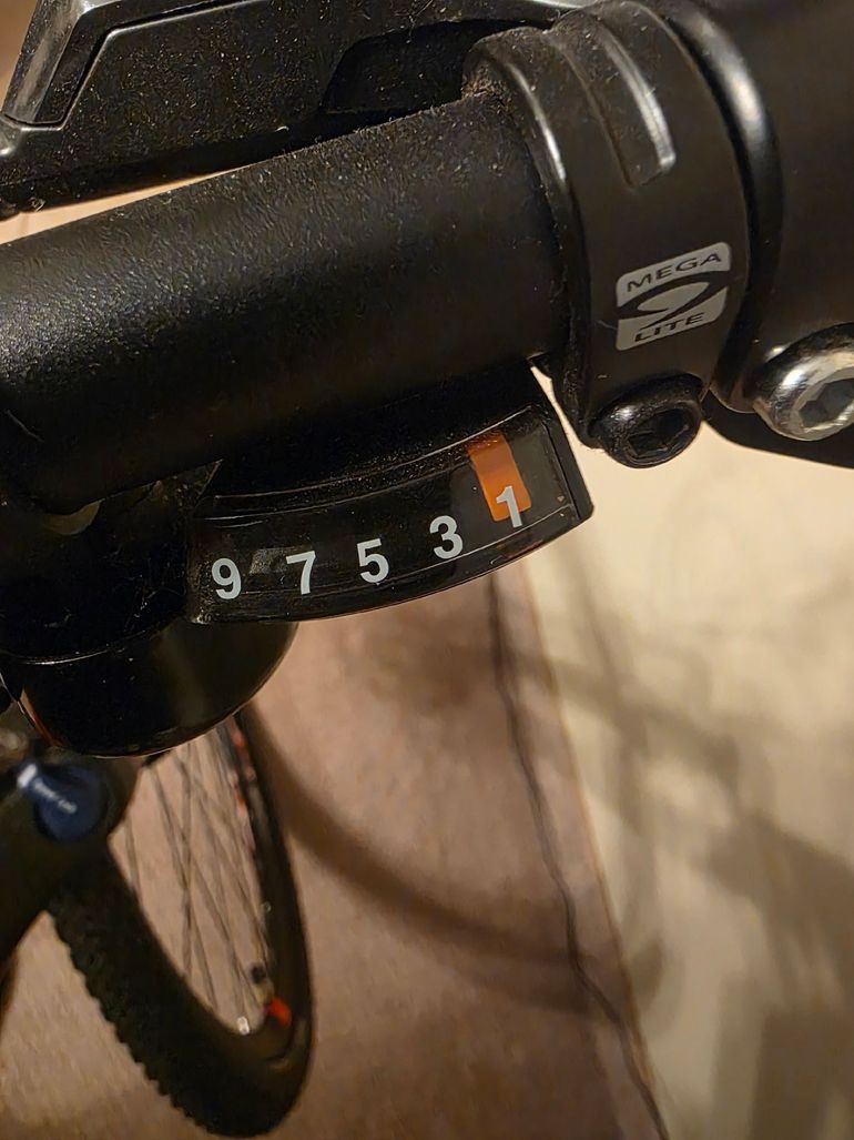 Used Giant Roam Shimano Acera 2021 Mountainbike, Light Gray — image 3 of 26