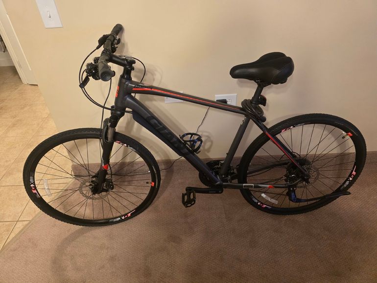 Used Giant Roam Shimano Acera 2021 Mountainbike, Light Gray — image 2 of 26