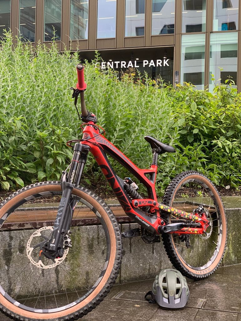 Used YT YT Custom SRAM GX DH 2016 Mountainbike — image 1 of 11