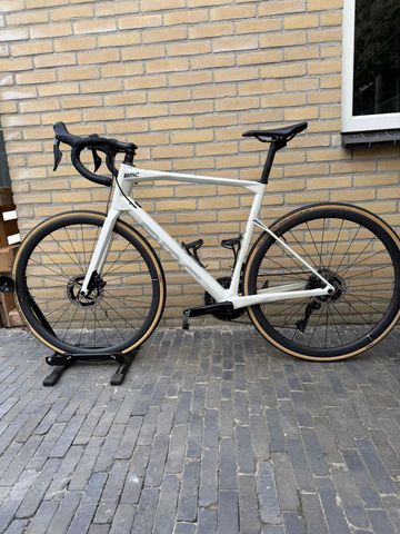 Gebrauchtes BMC Roadmachine Shimano 105 Di2 2023 Road & Gravel, Weiß — Bild 2 von 10