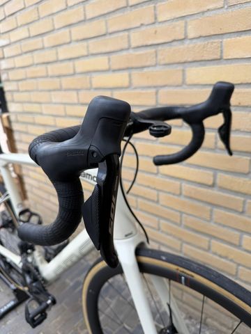 Gebrauchtes BMC Roadmachine Shimano 105 Di2 2023 Road & Gravel, Weiß — Bild 4 von 10