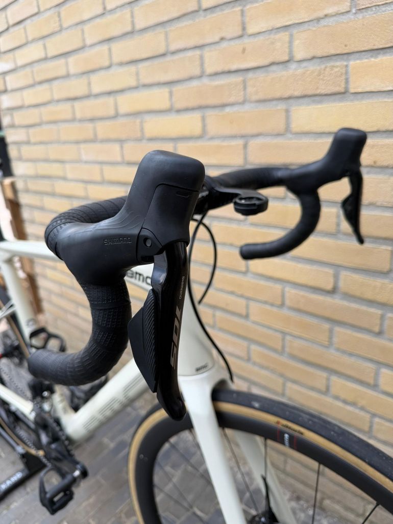 Used BMC Roadmachine Shimano 105 Di2 2023 Road & Gravel, Bianco — image 4 of 8