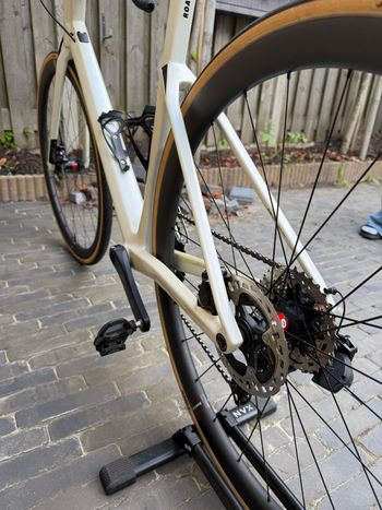 Used BMC Roadmachine Shimano 105 Di2 2023 Road & Gravel, Bianco — image 5 of 8