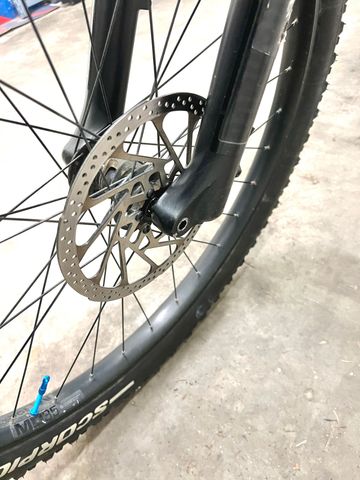 Brugt Trek Fuel EXe Shimano Deore XT 2024 Mountainbike — billede 7 af 8
