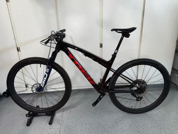 Used Trek Supercaliber SLR 9.9 XX AXS Gen 2 2025 2025 Mountainbike, Red, 29 — image 2 of 15