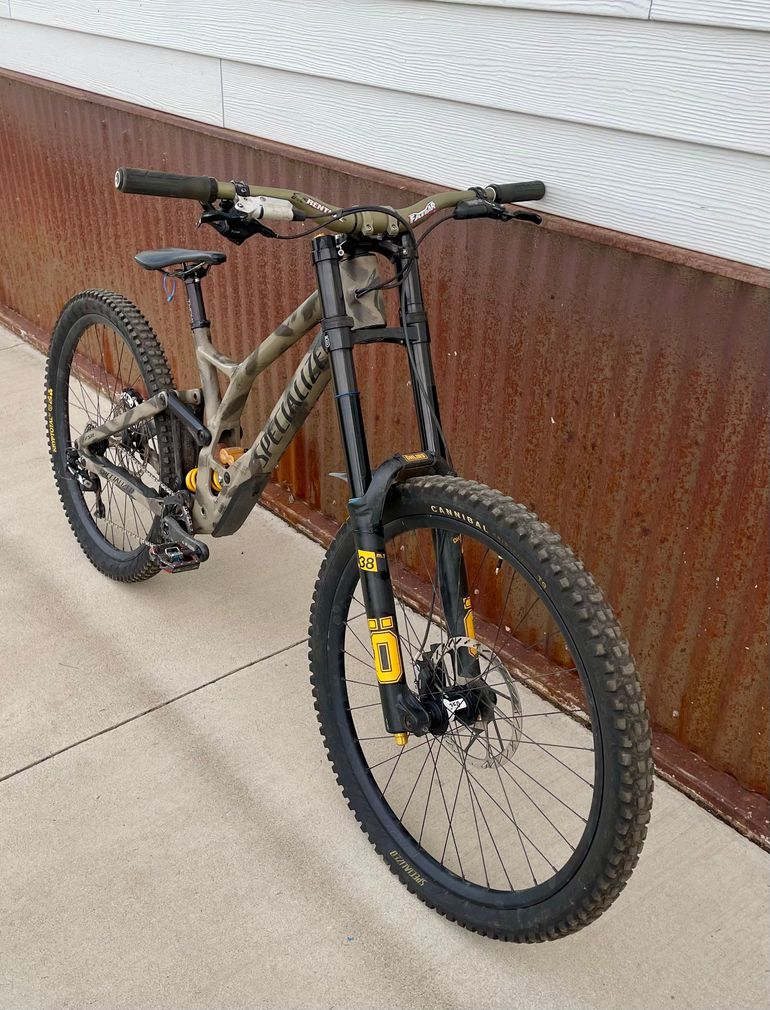 Used Specialized Demo Race 2025 2025 Mountainbike, Light Gray, 29, 27.5 — image 2 of 4