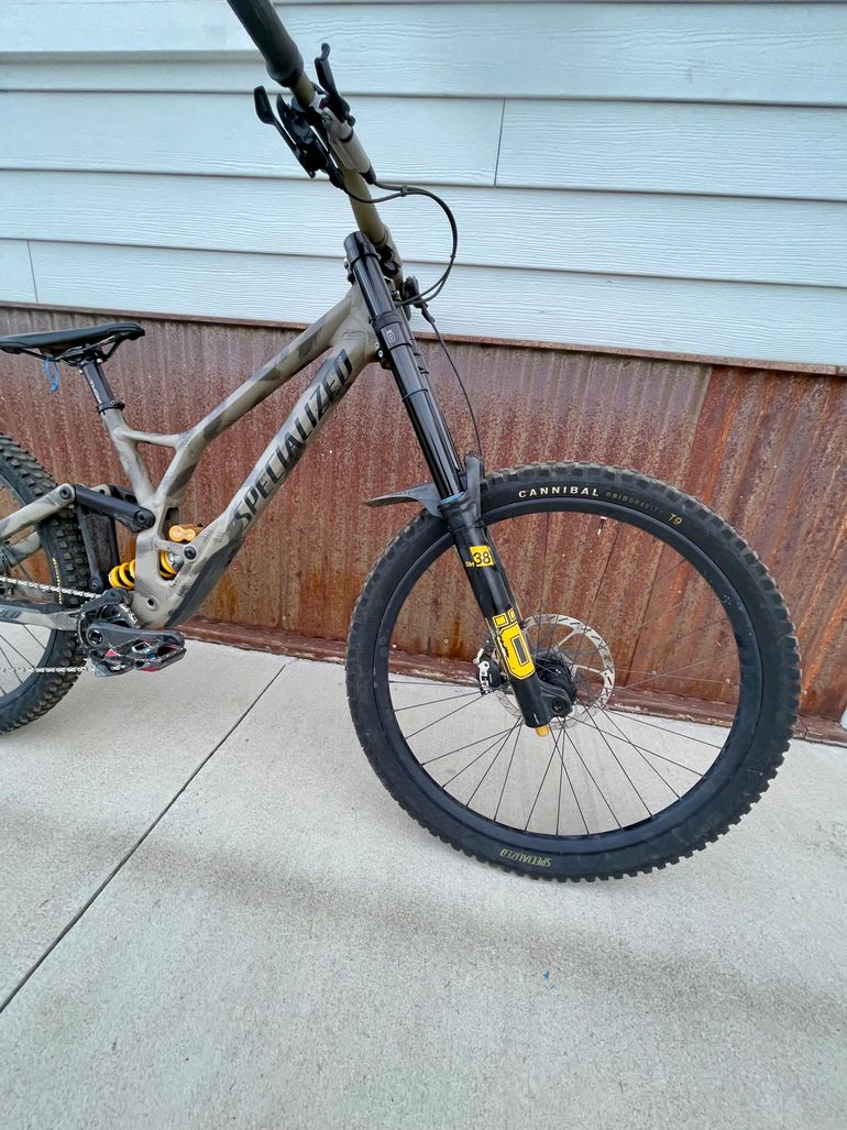 Used Specialized Demo Race 2025 2025 Mountainbike, Light Gray, 29, 27.5 — image 3 of 4
