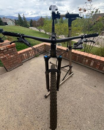 Used Trek Remedy 9.8 2021 2021 Mountainbike, Green, 27.5 — image 6 of 12
