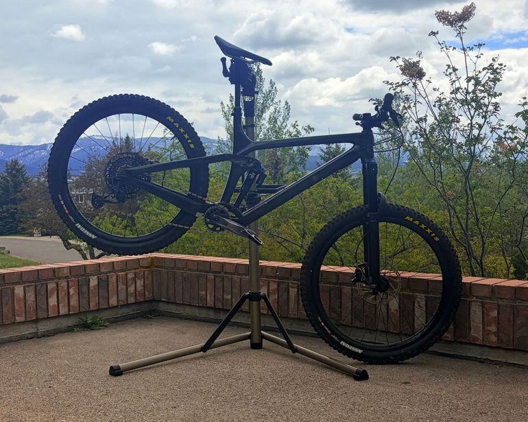 Used Trek Remedy 9.8 2021 2021 Mountainbike, Green, 27.5 — image 1 of 12