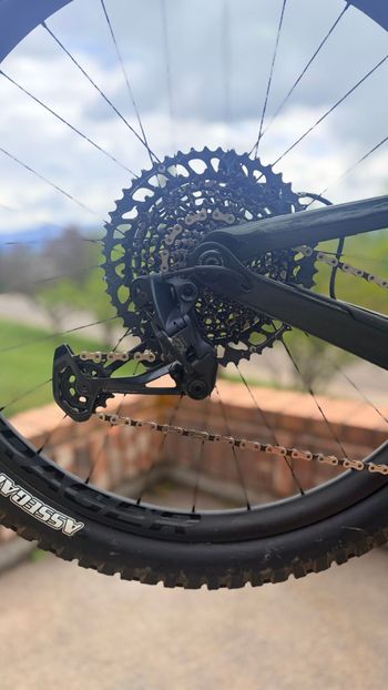 Used Trek Remedy 9.8 2021 2021 Mountainbike, Green, 27.5 — image 3 of 12