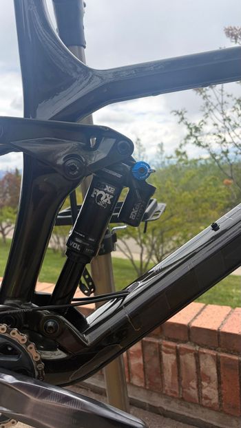 Used Trek Remedy 9.8 2021 2021 Mountainbike, Green, 27.5 — image 4 of 12
