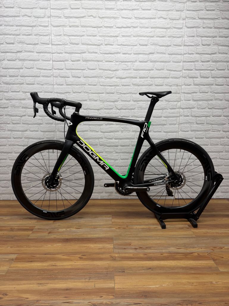 Used Pinarello Dogma F10 Disk Red eTap Bike 2019 2019 Road & Gravel, Black — image 4 of 6