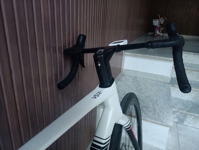 Used Colnago V5Rs Shimano Dura Ace Di2 2025 2025 Road & Gravel — image 1 of 5