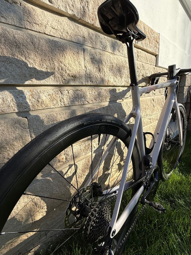Used Scott Addict 30 2025 2025 Road & Gravel — image 1 of 8