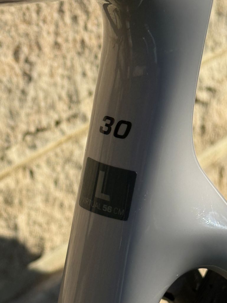 Used Scott Addict 30 2025 2025 Road & Gravel — image 5 of 8