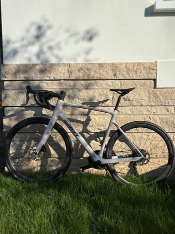 Used Scott Addict 30 2025 2025 Road & Gravel — image 2 of 8