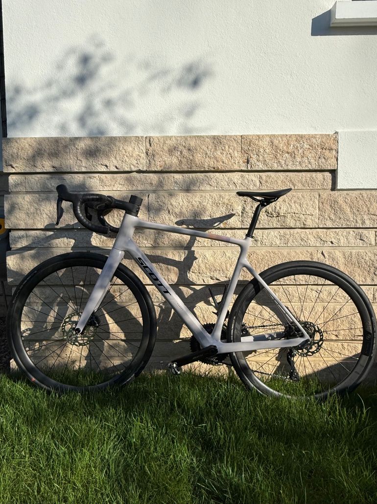 Used Scott Addict 30 2025 2025 Road & Gravel — image 2 of 8