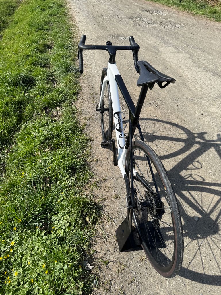 Used Canyon Ultimate CF SL 7 Di2 2024 2024 Road & Gravel, White — image 5 of 9