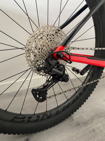 Used Trek Procaliber 9.5 2022 2022 Mountainbike, Red, 29 — image 3 of 14
