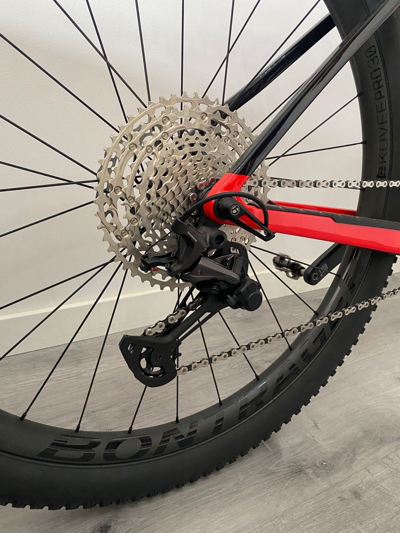 Used Trek Procaliber 9.5 2022 2022 Mountainbike, Red, 29 — image 3 of 14