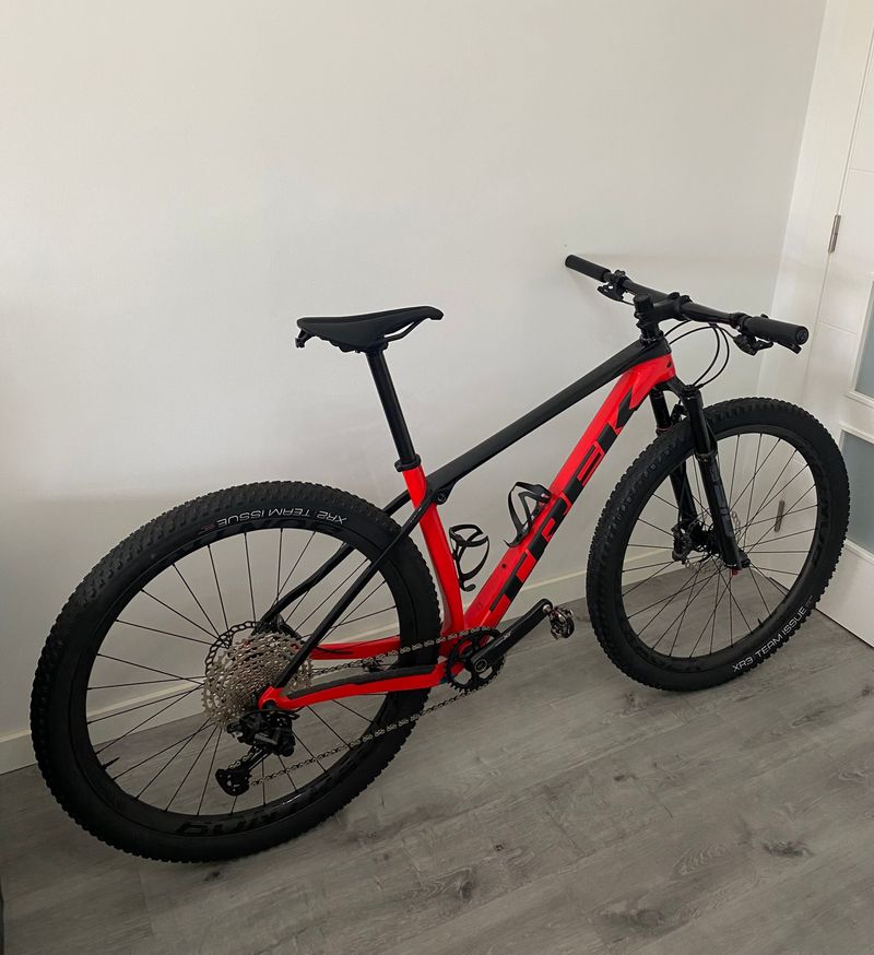 Used Trek Procaliber 9.5 2022 2022 Mountainbike, Red, 29 — image 1 of 14