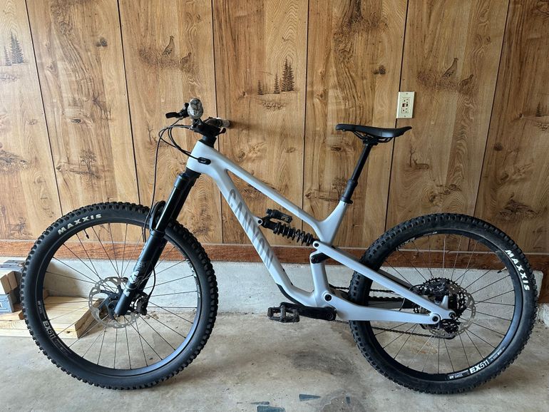 Used Canyon Spectral Mullet CF 8 CLLCTV 2023 2023 Mountainbike, Light Gray, 29, 27.5 — image 1 of 3